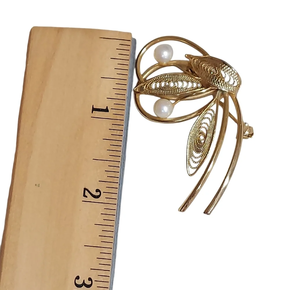 Vintage Gold Filigree and Pearl Swirl Brooch
